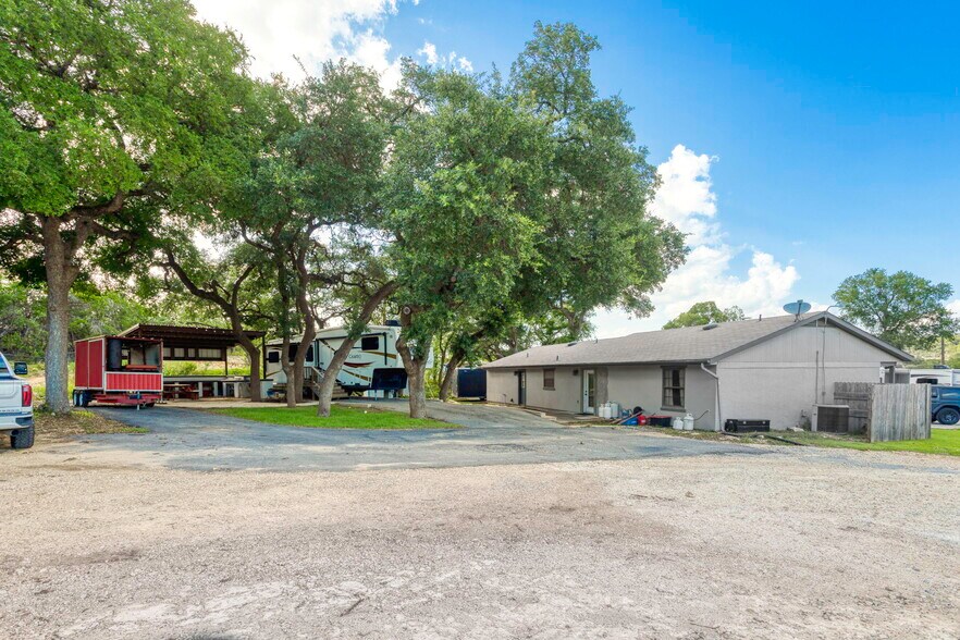 More Photos Of 16415 S Access Rd, Canyon Lake Showroom For Sale