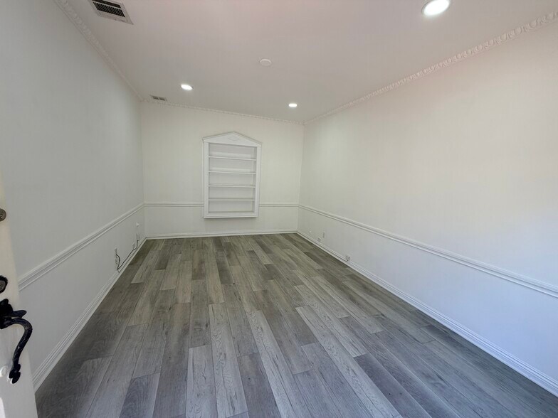 More Photos Of 9528-9546 Brighton Way, Beverly Hills Storefront Retail Office For Lease