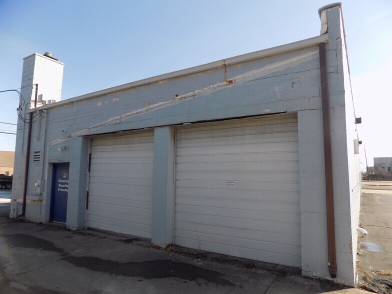 More Photos Of 18145 E 8 Mile Rd, Eastpointe Light Distribution For Sale