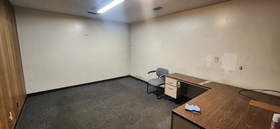 More Photos Of 2642-2680 E Church Ave, Fresno Warehouse For Sale