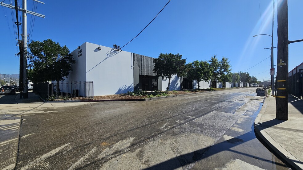 More Photos Of 12350 Montague St, Pacoima Light Manufacturing For Sale