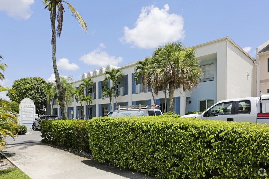 More Photos Of 1020 8th Ave S, Naples Office For Sale