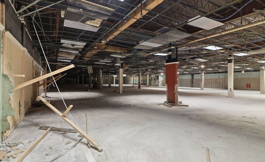 More Photos Of 300 Broad St, Kingsport General Retail For Sale