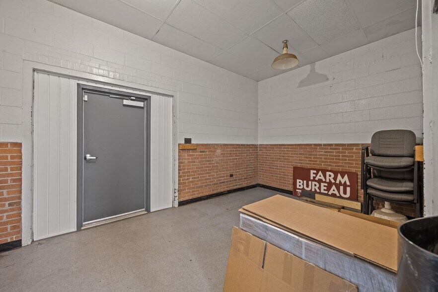 More Photos Of 201 4th St, Walnut Cove Office For Sale