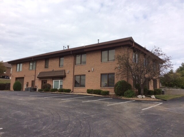 More Photos Of 1811 Sherman Dr, Saint Charles Medical For Lease