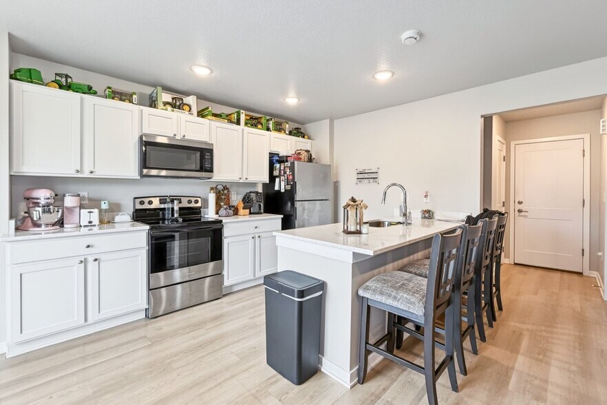 More Photos Of 2018 Otley Ave, Perry Apartments For Sale