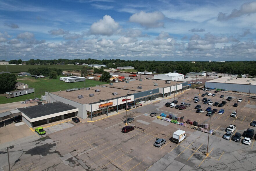 More Photos Of 630 S Lincoln Ave, York Unknown For Lease