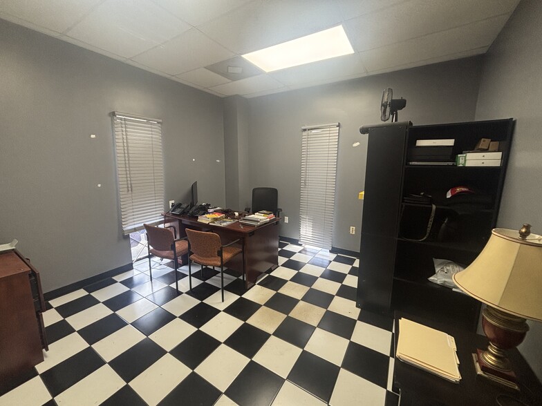 More Photos Of 267 Lakewood Dr, Greenville Warehouse For Lease