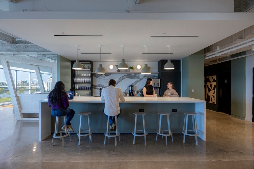 More Photos Of 1 Riverfront Pl, North Little Rock Coworking Space