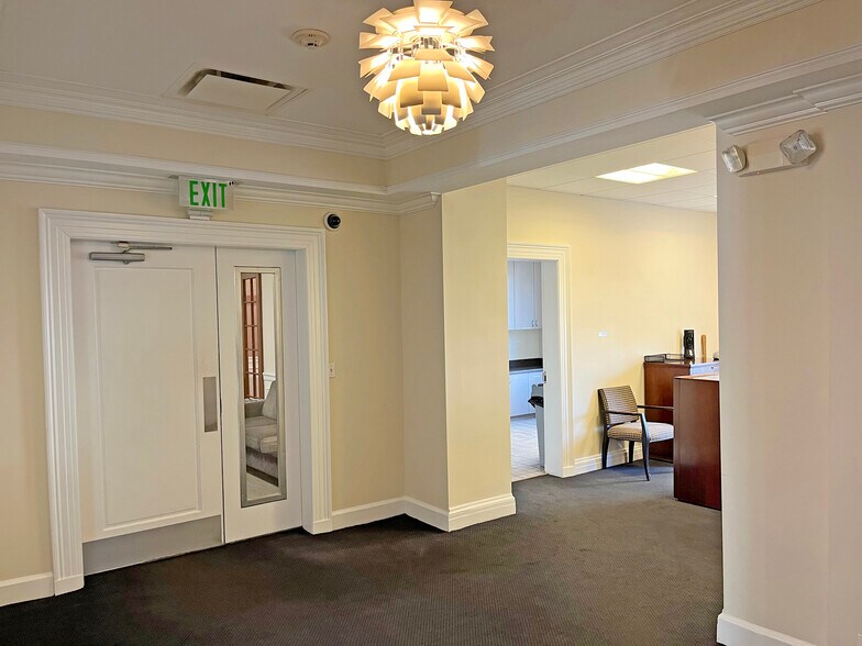 More Photos Of 6 Suburban Ave, Stamford Office For Lease