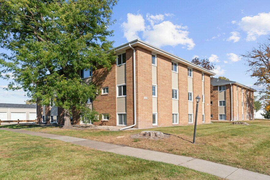 More Photos Of 5324-5340 Hanson Ct N, Crystal Apartments For Sale