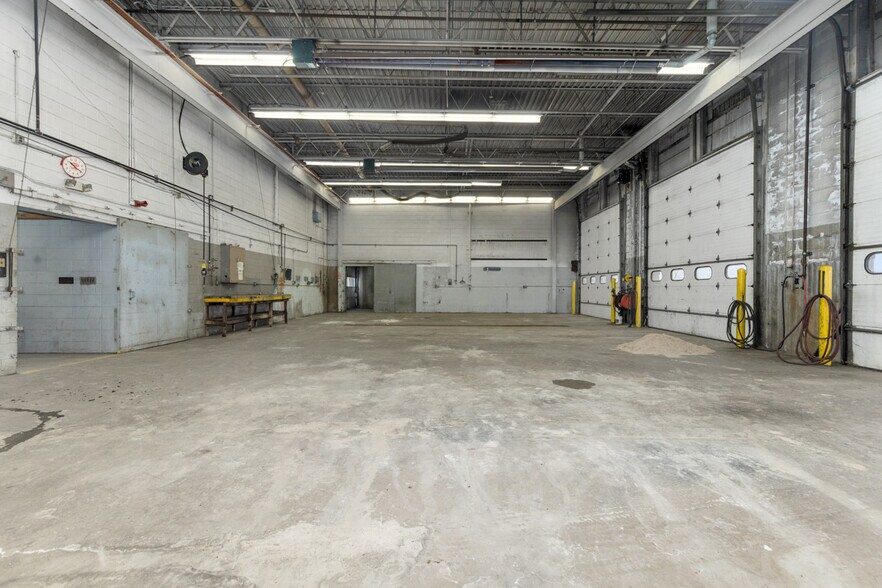 Primary Photo Of 931 Interchange Dr, Holland Office For Lease