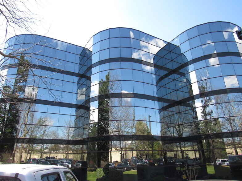 More Photos Of 2840 Plaza Pl, Raleigh Office For Lease