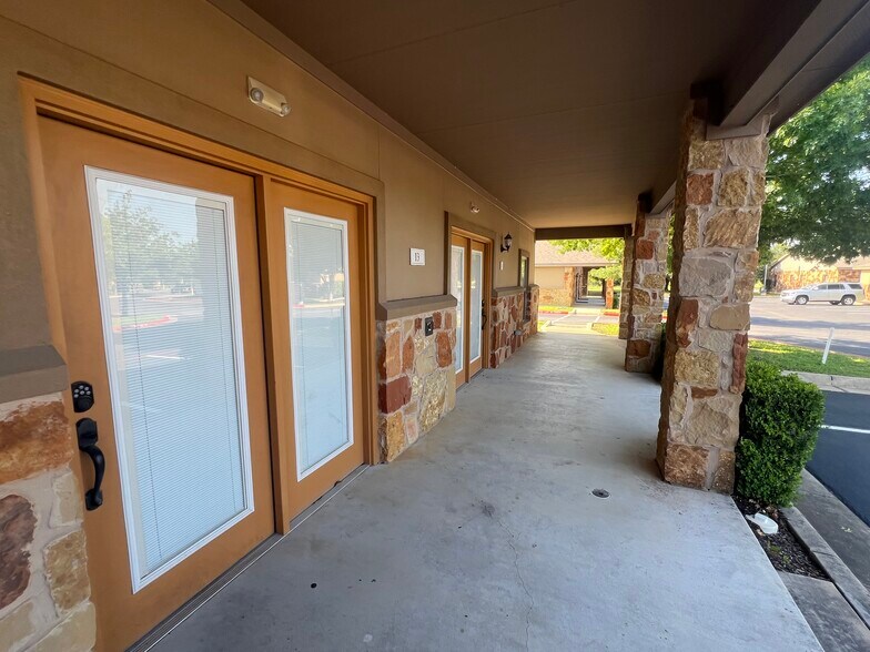More Photos Of 2851 Joe Dimaggio Blvd, Round Rock Office For Sale