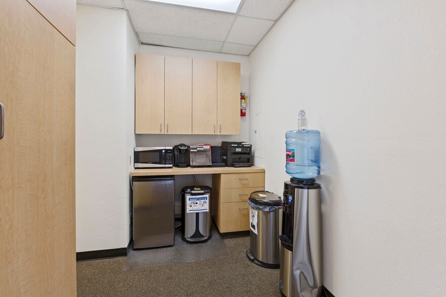 More Photos Of 2401-2417 Park Blvd, Palo Alto Office For Sale