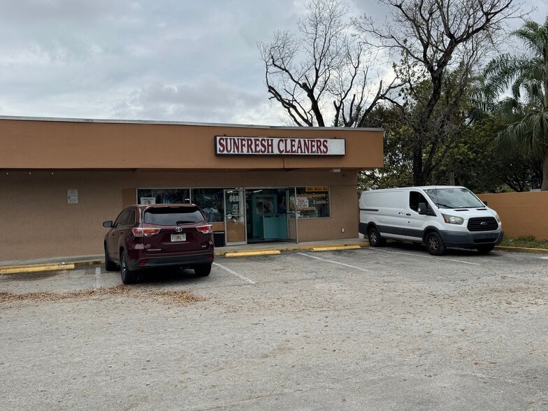 Primary Photo Of 1880 N Pine Island Rd, Plantation Freestanding For Lease