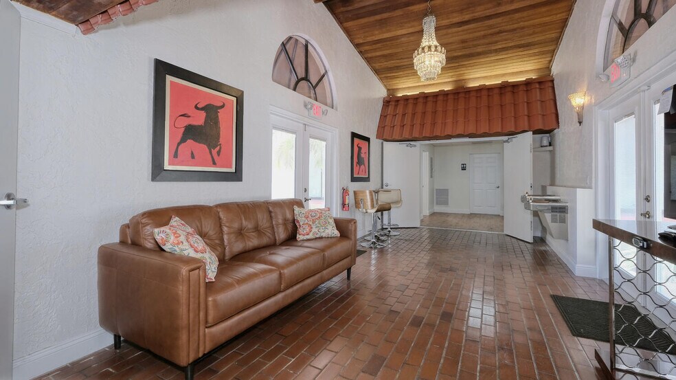 More Photos Of 2548-2550 First St, Fort Myers Loft Creative Space For Lease