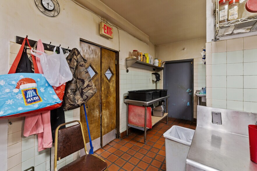 More Photos Of 663 W Pratt St, Baltimore Storefront Retail Residential For Sale