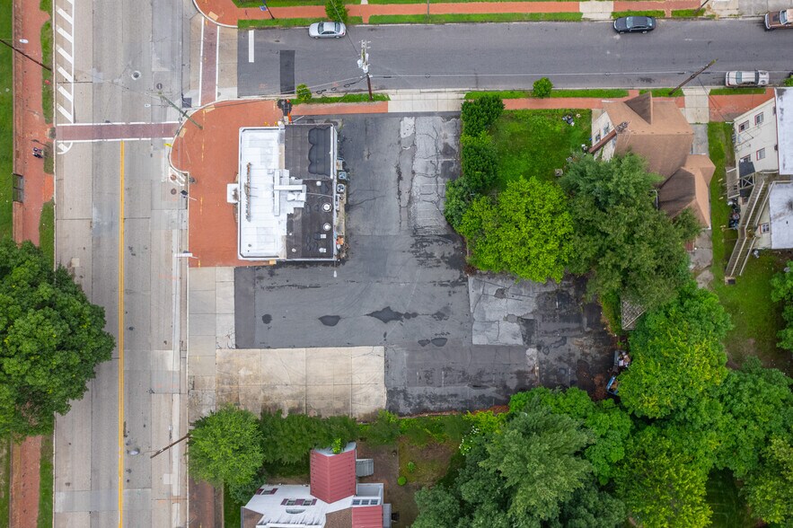 More Photos Of 113 W Broadway, Salem Restaurant For Sale