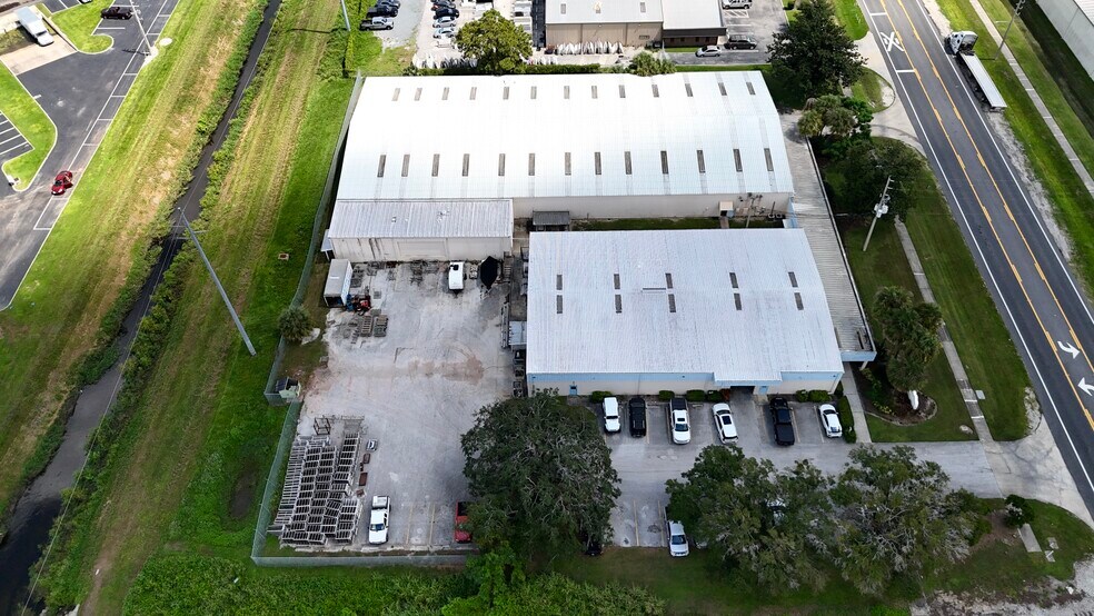 More Photos Of 3489 All American Blvd, Orlando Warehouse For Lease