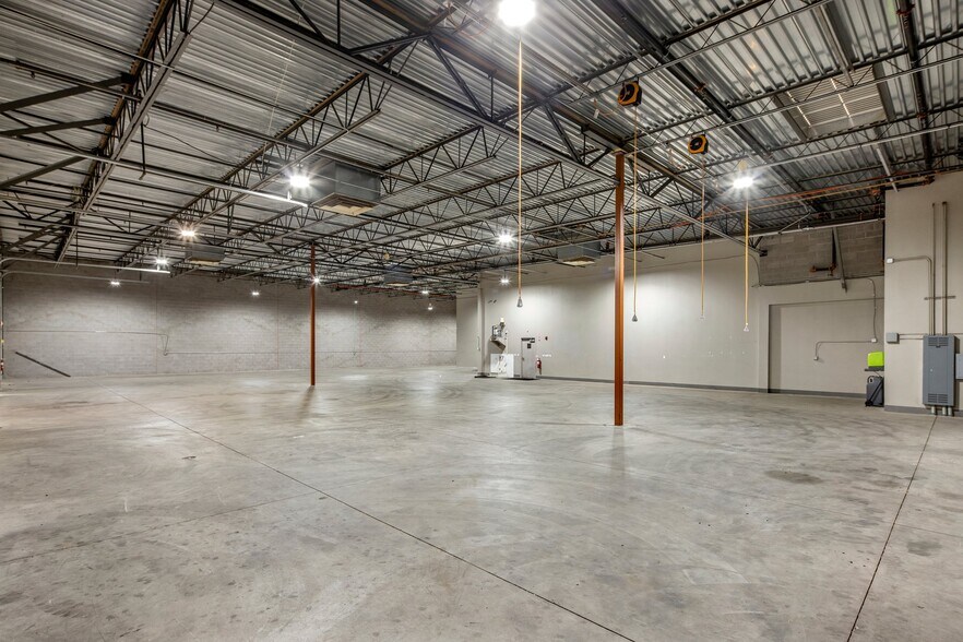 More Photos Of 264 S Hamilton Pl, Gilbert Warehouse For Lease