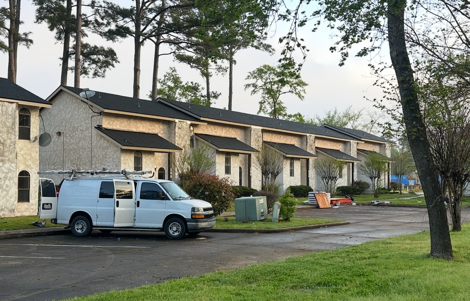 Primary Photo Of 100 La Costa Dr, Montgomery Apartments For Sale