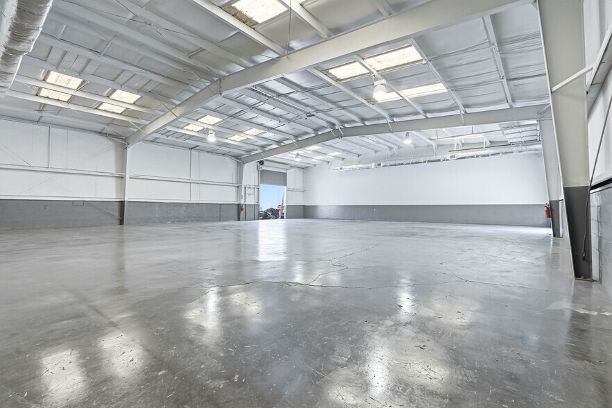 More Photos Of 1782 Calumet St, Clearwater Warehouse For Lease