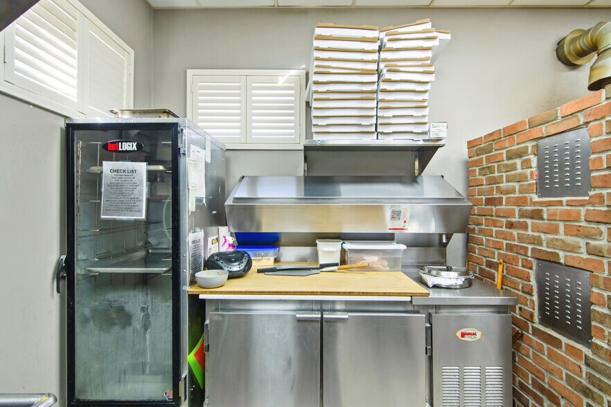 More Photos Of 7 Honey Springs Loop, Brumley Service Station For Sale