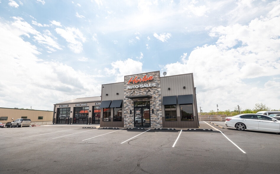 More Photos Of 1008 E Main St, Linn Auto Dealership For Sale