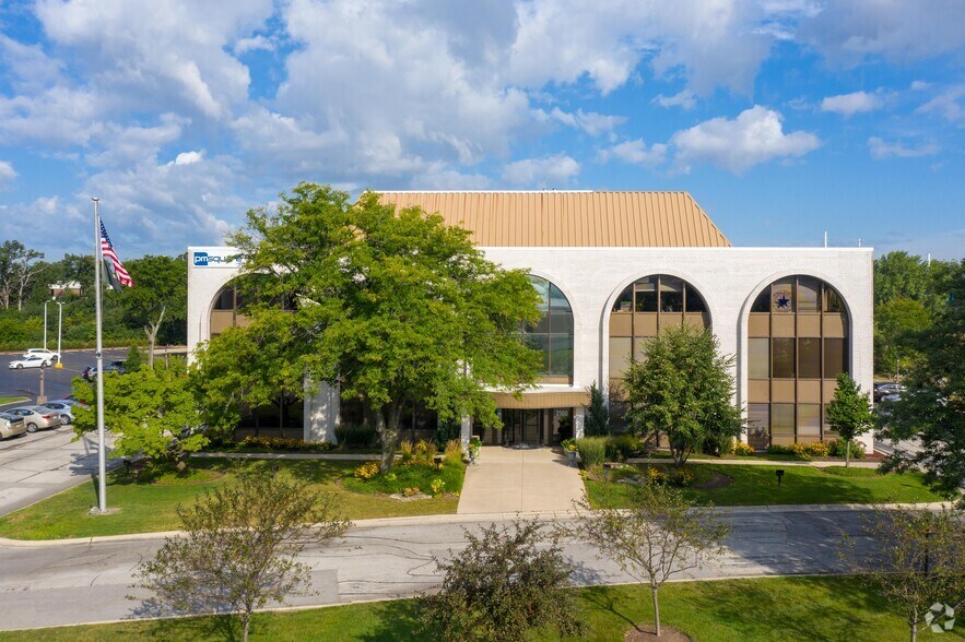More Photos Of 2100 Clearwater Dr, Oak Brook Medical For Lease