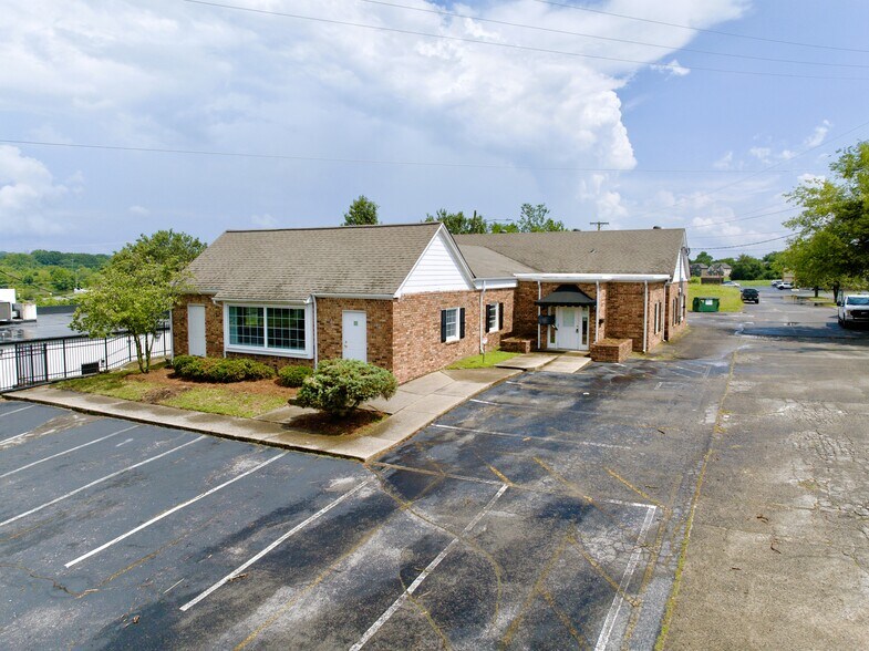 More Photos Of 177 W Main St, Hendersonville Serviced Offices For Lease