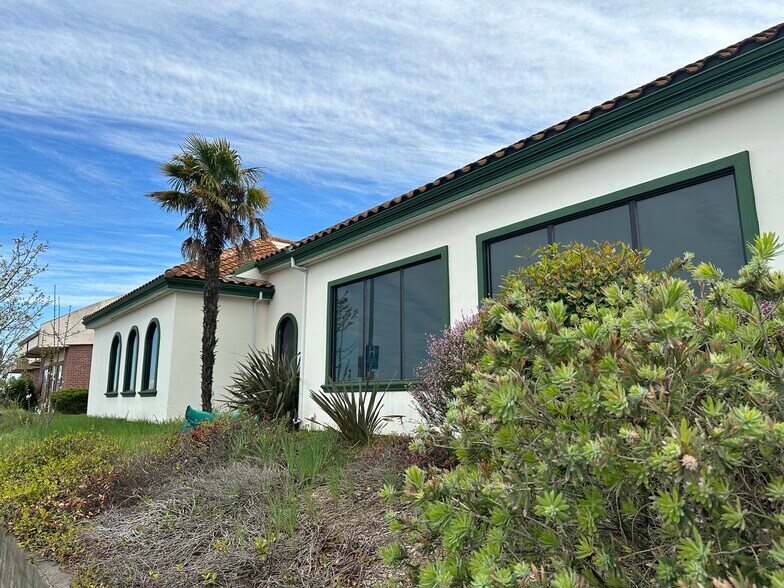 More Photos Of 1970 Lake Blvd, Davis Medical For Sale