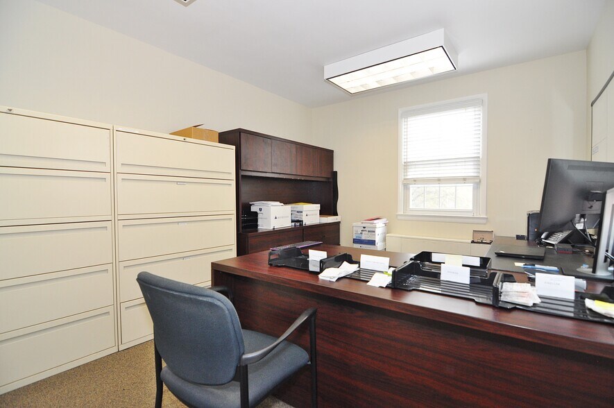 More Photos Of 210 Little Falls St, Falls Church Office For Sale