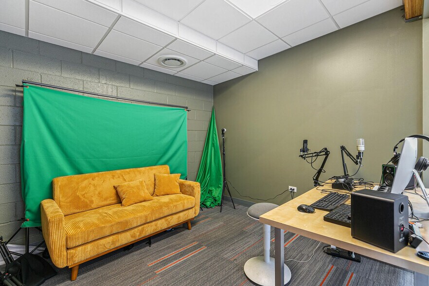 More Photos Of 2245 Curtis St, Denver Loft Creative Space For Lease