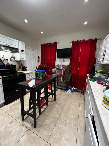 More Photos Of 193 Willow St, Waterbury Apartments For Sale