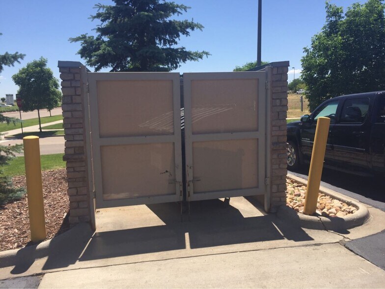 More Photos Of 16711 Washington St, Thornton Bank For Lease