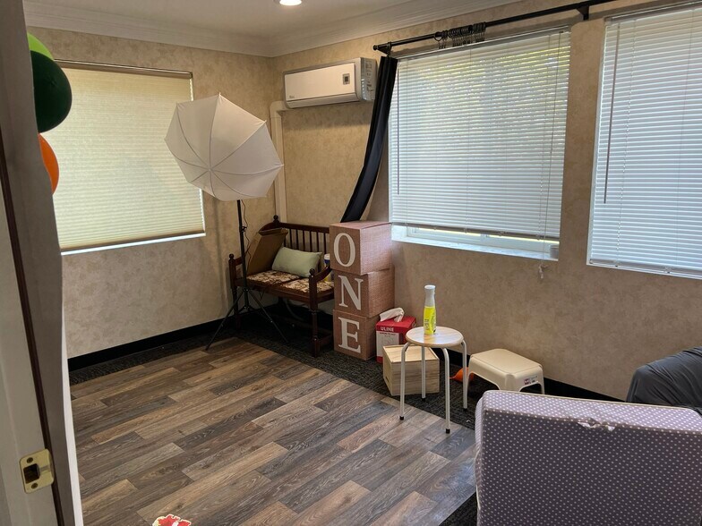 More Photos Of 32961 Pin Oak Pky, Avon Lake Flex For Sale