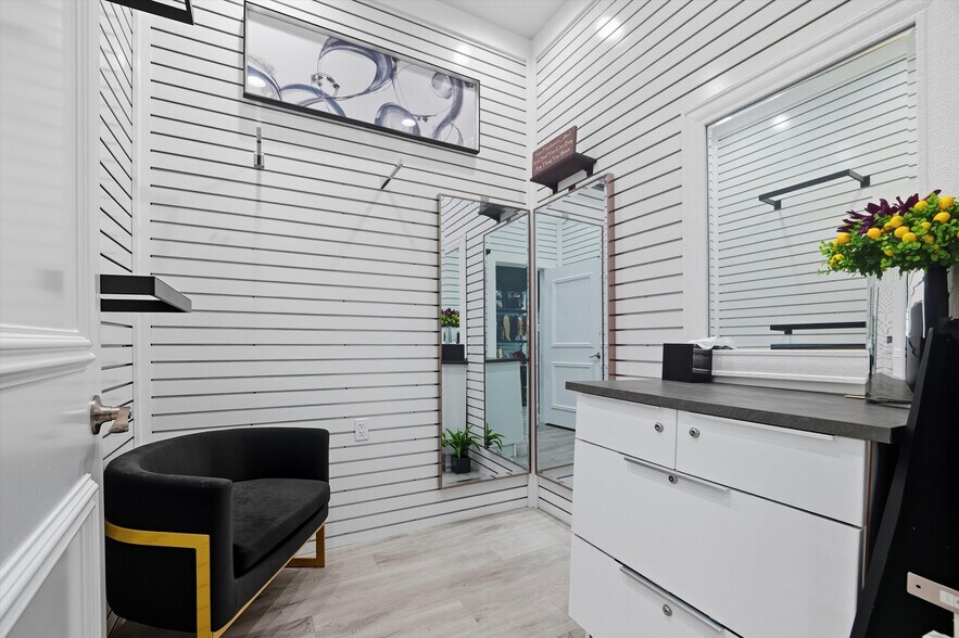 More Photos Of 450 W Harwood Rd, Hurst Freestanding For Sale