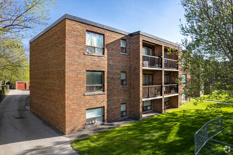 More Photos Of 25 Hotspur Rd, Toronto Apartments For Sale