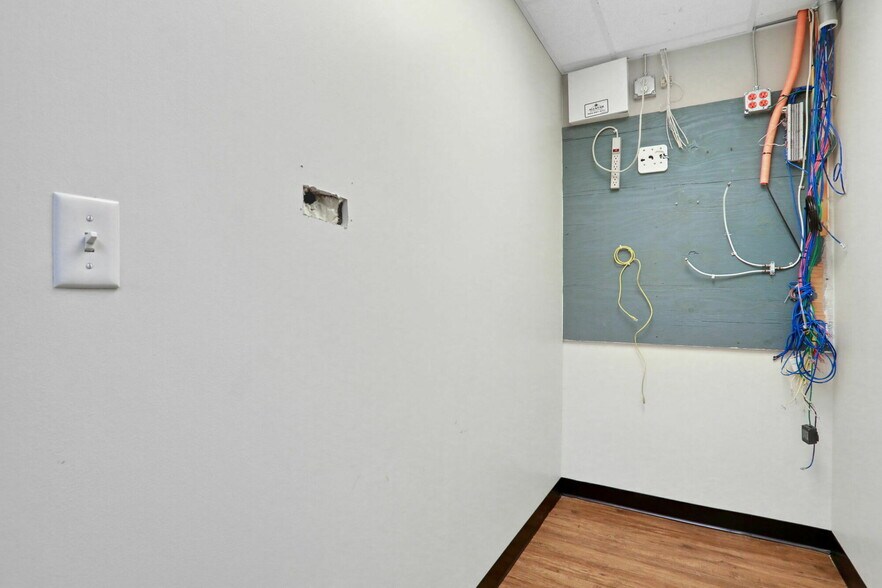 More Photos Of 1712-1736 University Blvd S, Jacksonville Medical For Sale