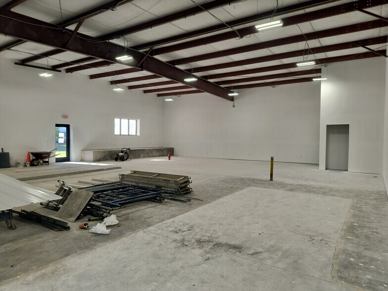 More Photos Of 512 Herriman Ct, Noblesville Light Manufacturing For Lease