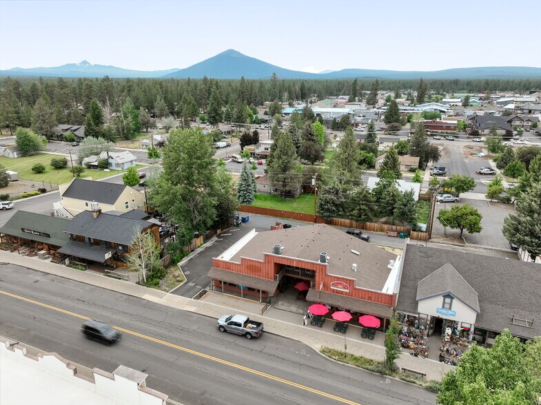 More Photos Of 220 W Cascade Ave, Sisters Storefront Retail Office For Lease