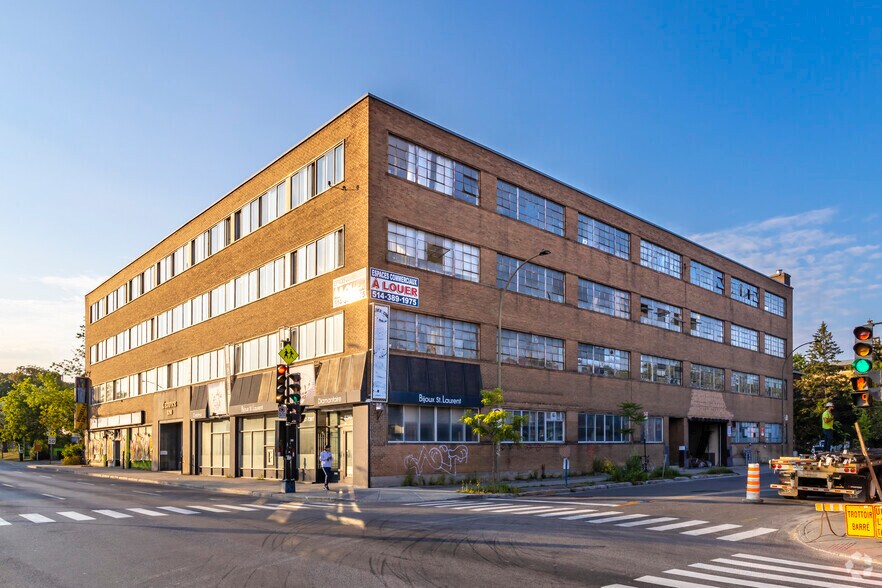 More Photos Of 8278-8290 Boul Saint-Laurent, Montréal Loft Creative Space For Lease