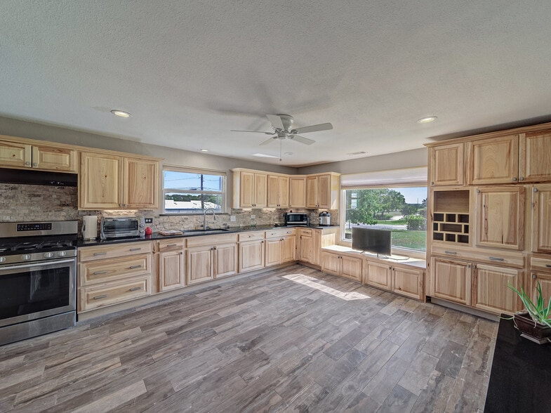 More Photos Of 1201 S Wildwood Dr, Irving Office For Sale