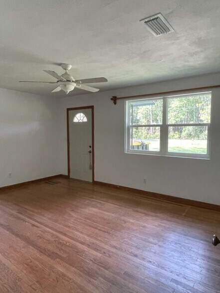 More Photos Of 851002 US Highway 17, Yulee Office For Lease