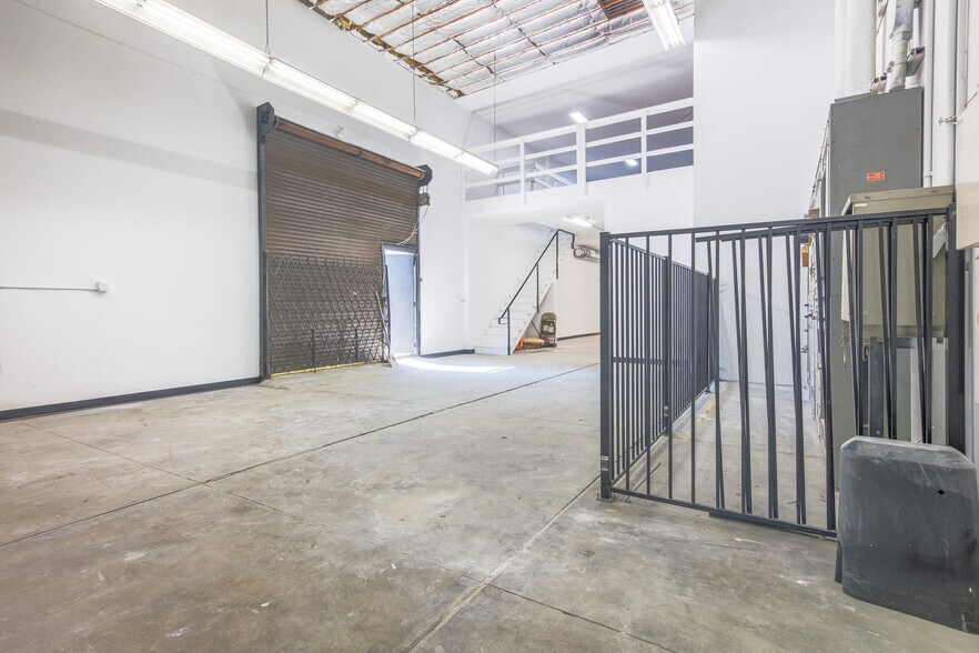 More Photos Of 2300 S Broadway, Los Angeles Manufacturing For Sale