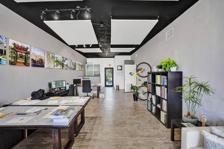 More Photos Of 2206 NE 26th St, Fort Lauderdale Office For Sale