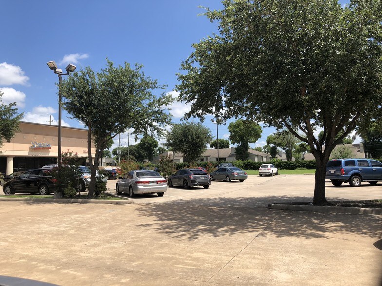 More Photos Of 7400 W Tidwell Rd, Houston Storefront Retail Office For Lease