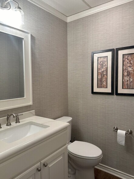 More Photos Of 901 N Mallard St, Palestine Medical For Sale