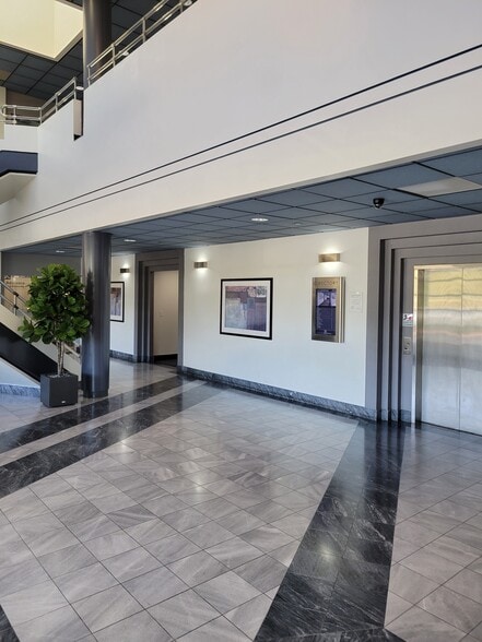 More Photos Of 5716 Corsa Ave, Westlake Village Office For Lease